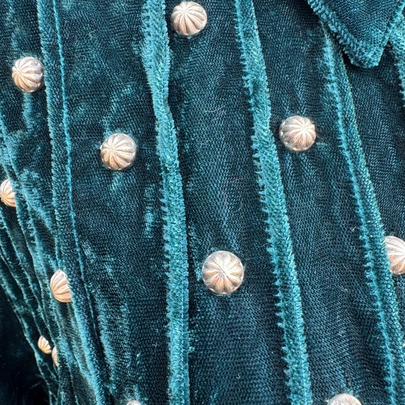 Double D Ranch Forest Green Velvet Shirt w/Metal Bows and Studding Size Medium - Picture 5 of 11